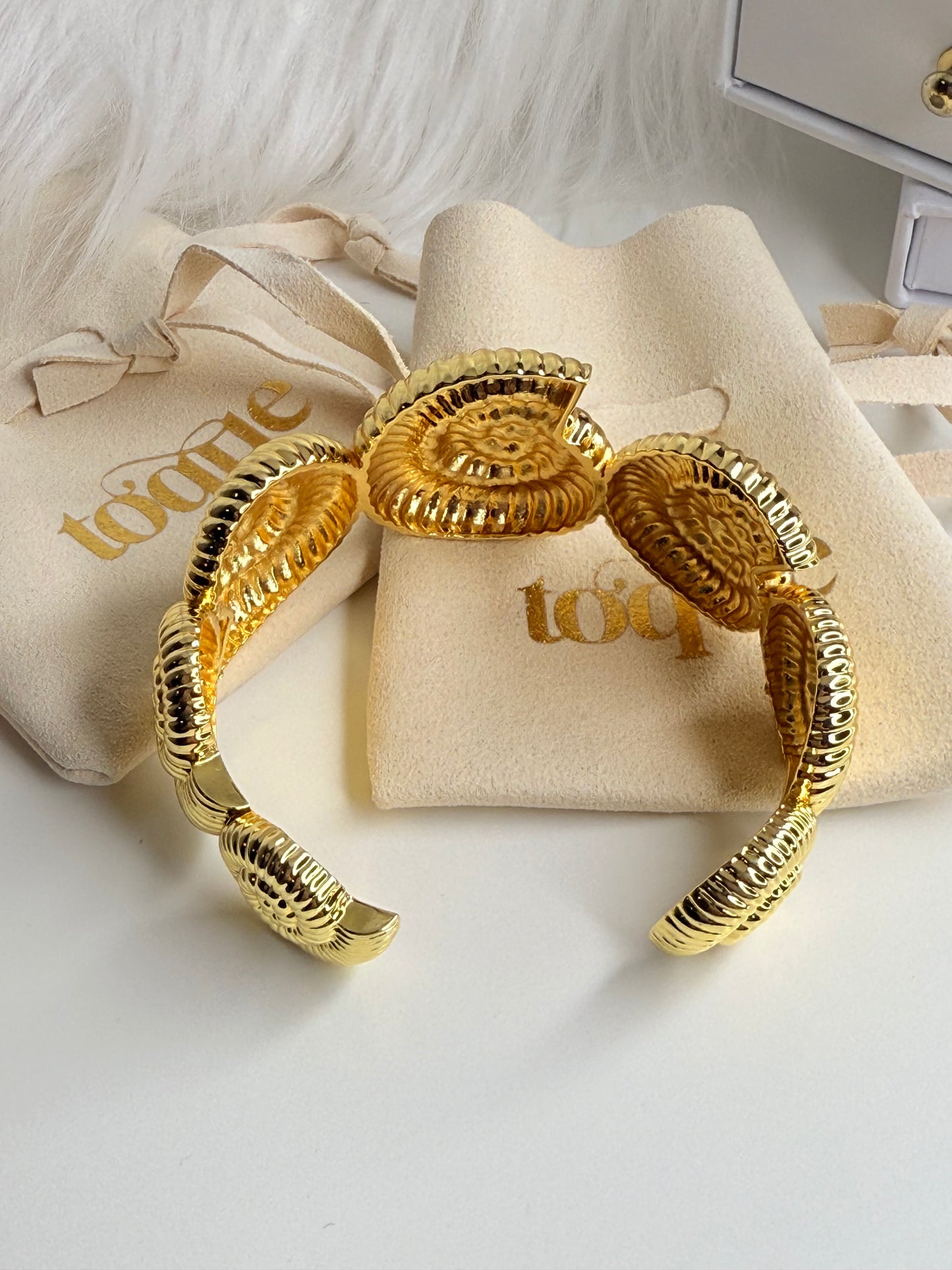 Concha Bangle