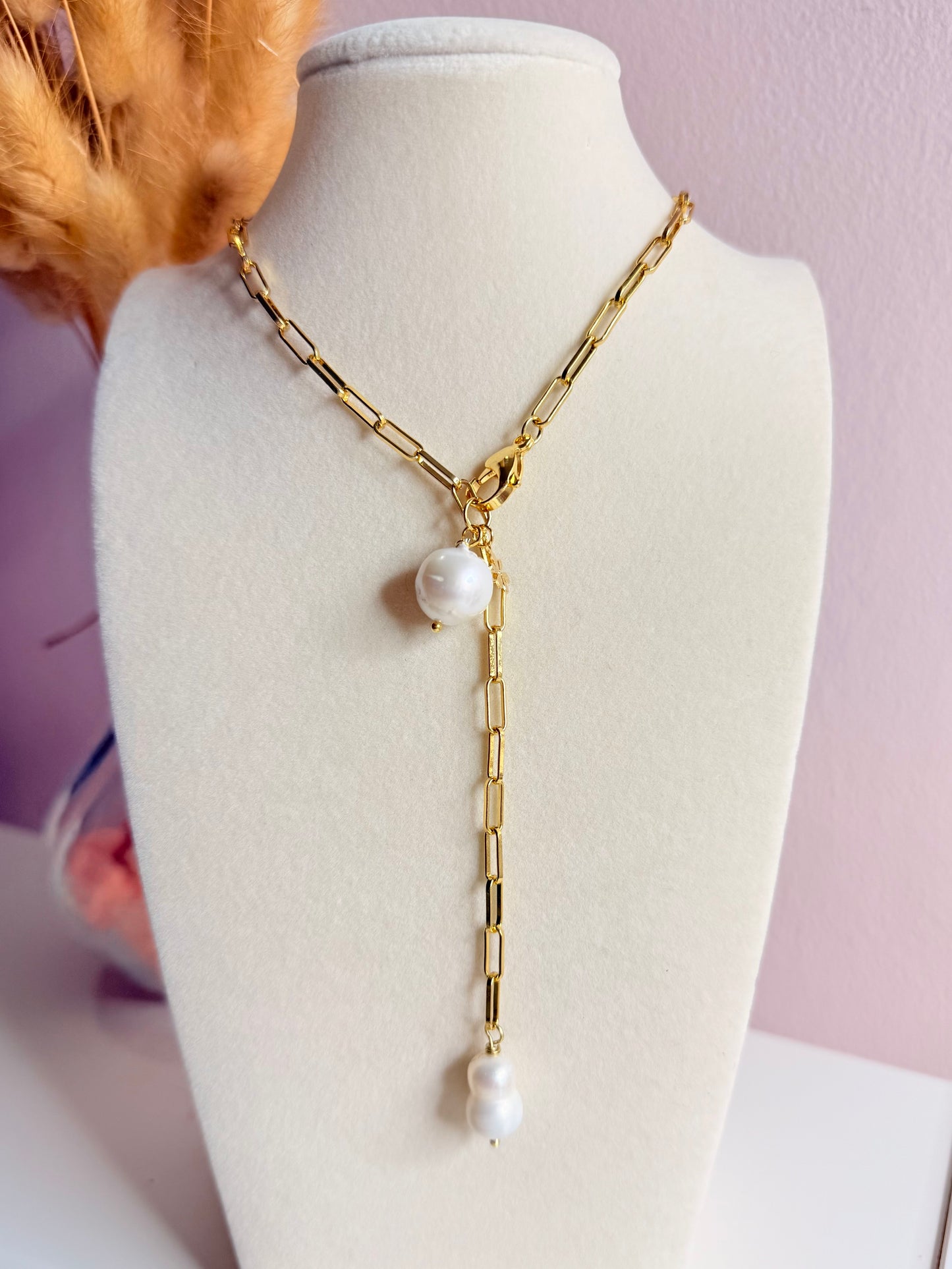 Daisy Lariat