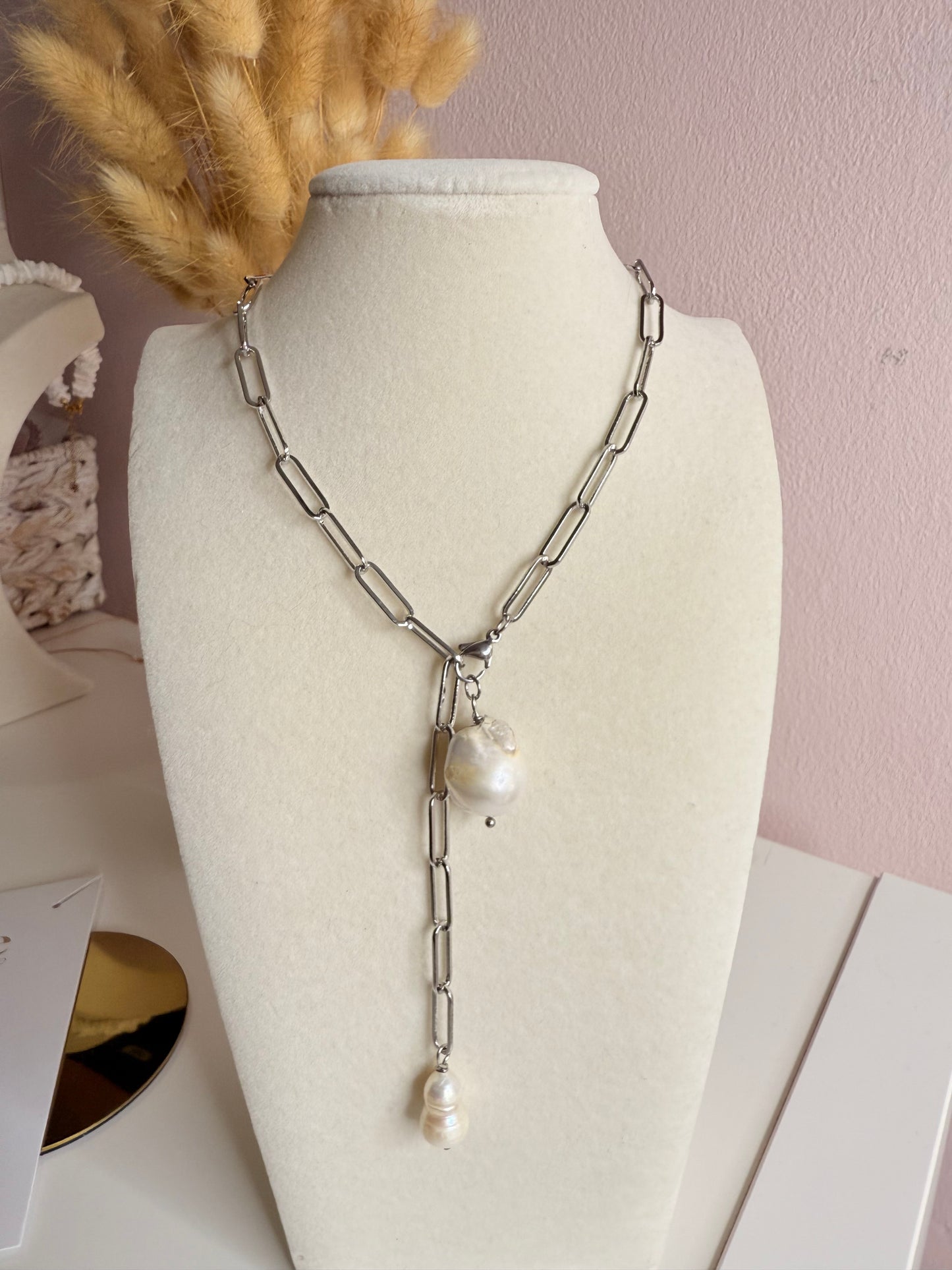 Daisy Lariat
