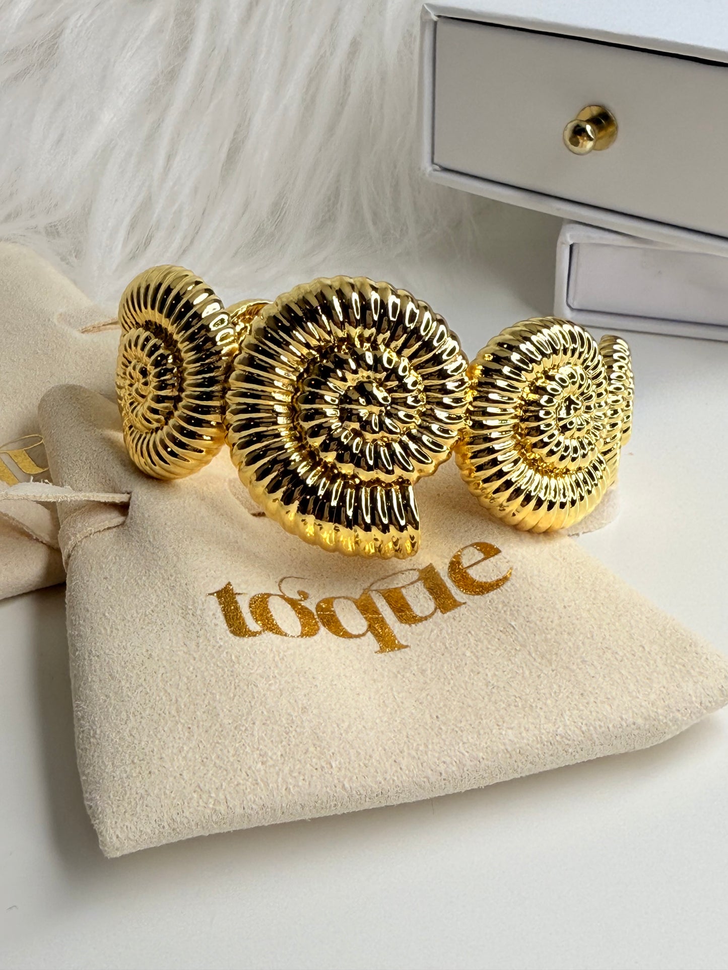Concha Bangle