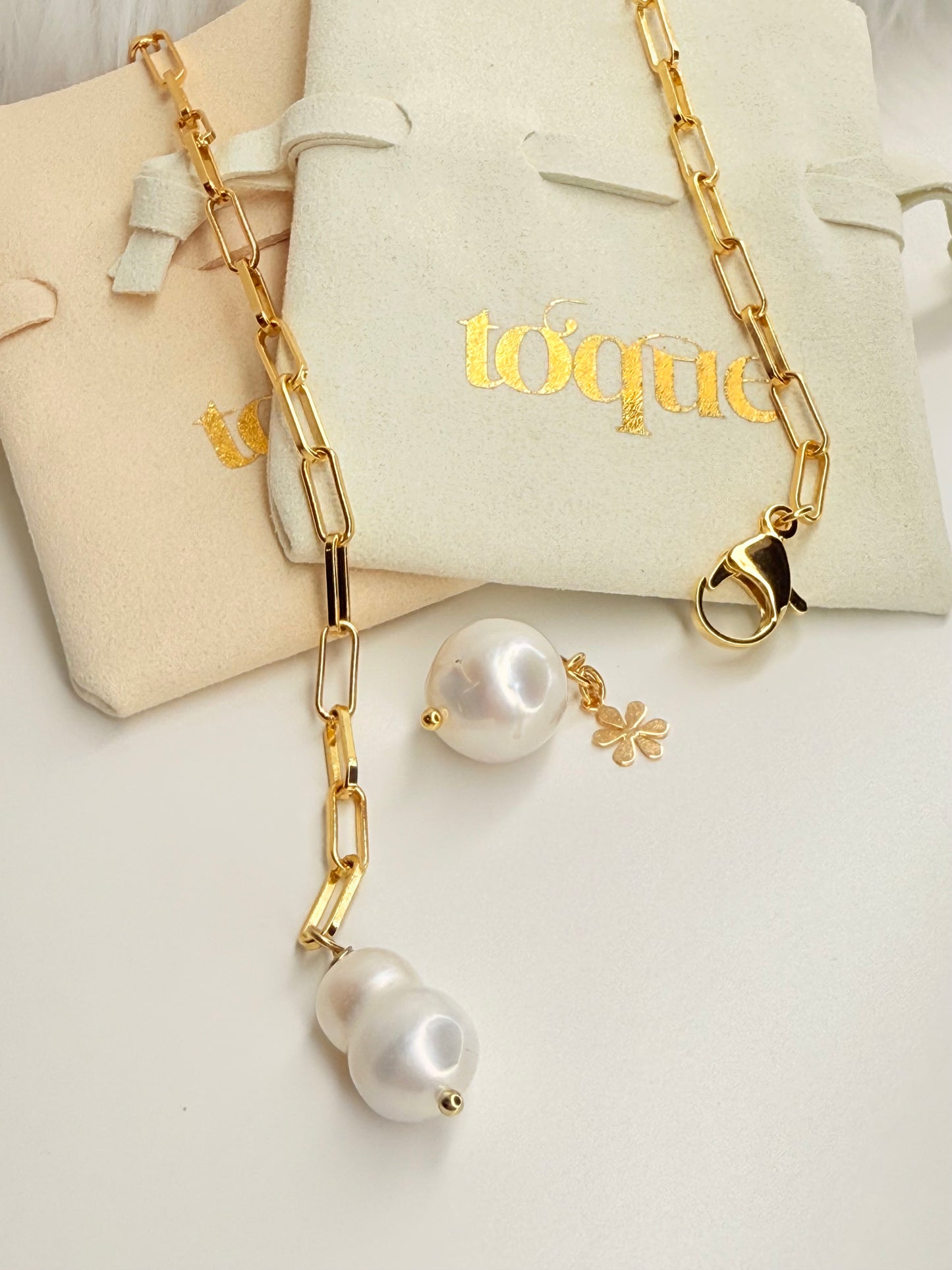 Daisy Lariat