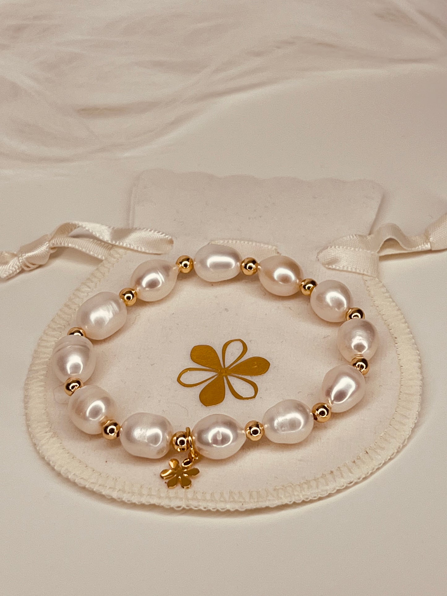 Basic Pearl Bracelet